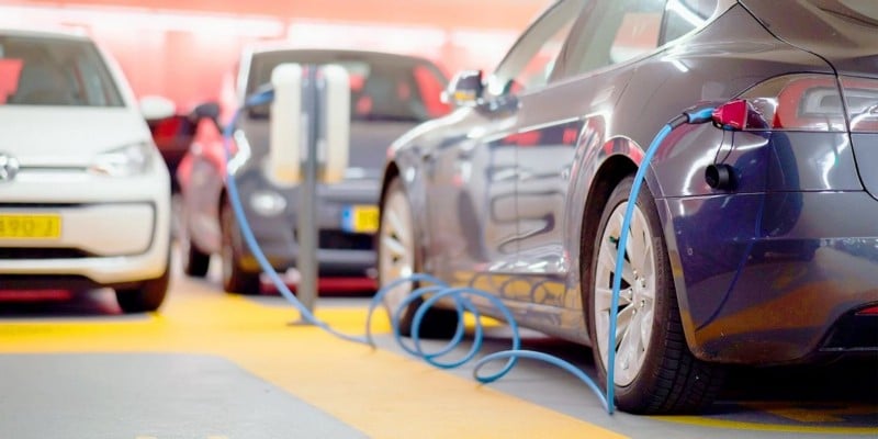 صورة لـ كيف يعمل شاحن بطارية السيارة الكهربائية؟ | 1UiZyaQguksdGh6Bvir0V7A-DzTechs