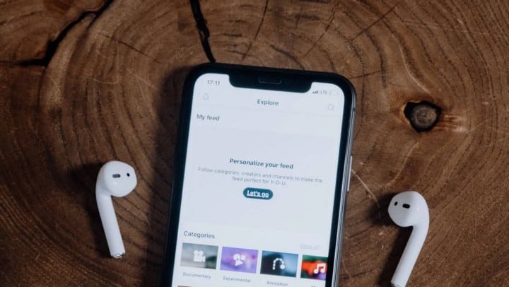 صورة لـ أفضل الطرق للحفاظ على صحة بطارية سماعات AirPods | 1eA0VmgngMpHImA6_ChwKaA-DzTechs