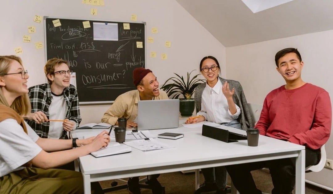 صورة لـ بعض أخطاء التواصل الشائعة التي يجب تجنبها في الفرق الافتراضية (وماذا تفعل) | 1gAX7U8yJ0CiqSaLenY7PAA-DzTechs