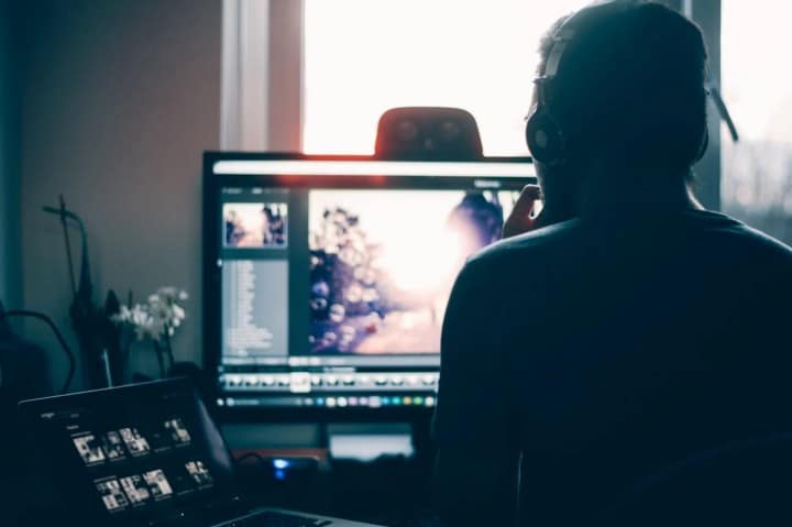 صورة لـ مقارنة بين تحرير الفيديو على الهواتف الذكية و أجهزة الكمبيوتر: أيهما أفضل؟ | 1jhI1ni-4uQ5ygCW8DAripA-DzTechs