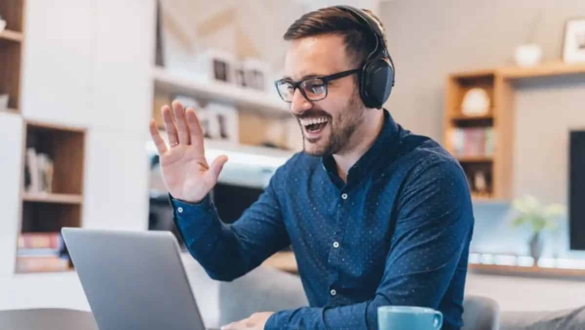 صورة لـ معظم النصائح لإجراء مقابلة عمل عن بُعد بدون توتر | 11kW9s8BzhJ1aYIQ6khiMxw-DzTechs