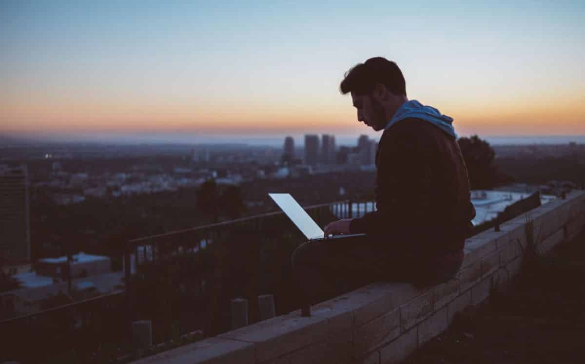 صورة لـ أكثر العلامات التي تجعلك تُفكر في العمل عن بُعد | 19GUGsKqkpeszAMVaIglqxA-DzTechs