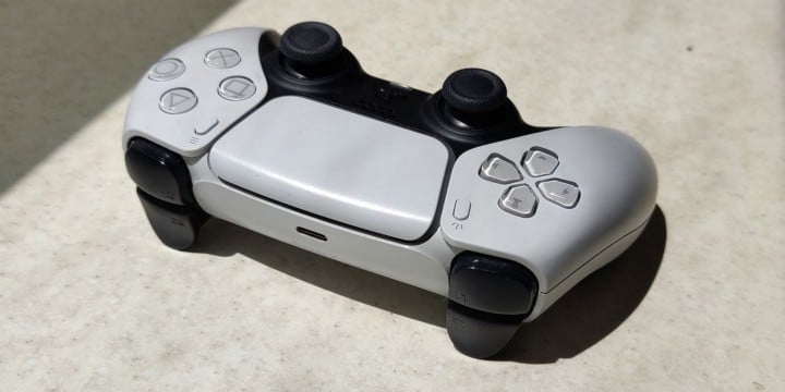 صورة لـ كيفية توصيل واستخدام جهاز تحكم PS5 على الكمبيوتر الخاص بك | 1JiUSLISdQCoDEqc3fvKb-g-DzTechs