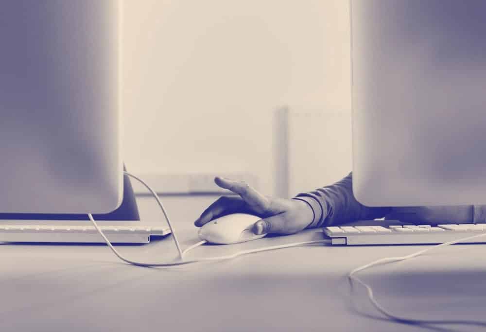 صورة لـ هل تُريد أن تُصبح مُشرفًا على شبكات التواصل الاجتماعي؟ ما يجب معرفته أولاً | 1_v1JefTh5_tTzc-Fo-vtiw-DzTechs