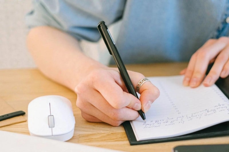 صورة لـ كيفية إدارة اجتماع ناجح في الواقع الإفتراضي | 1Lyq1Zpgm0hLdiFrB88I94w-DzTechs