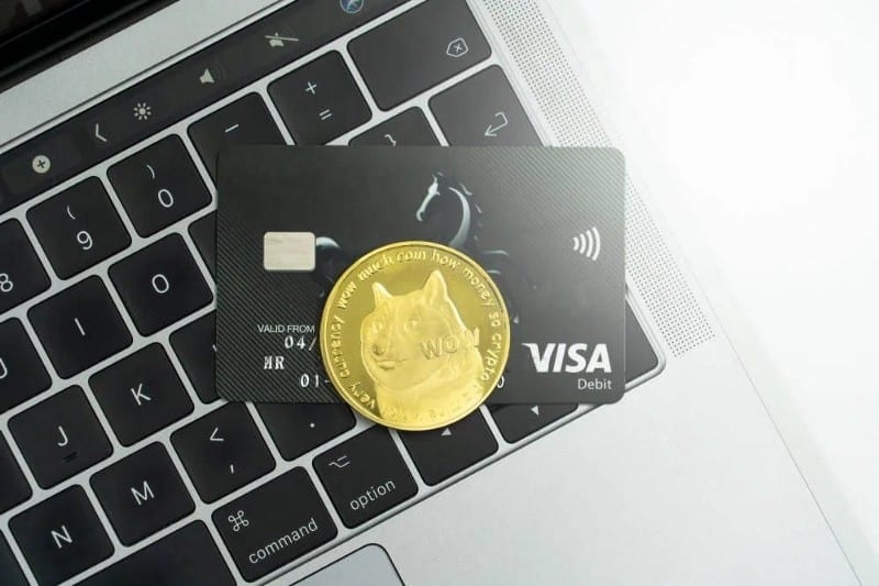 صورة لـ كيف تعمل بطاقة العملات المُشفرة؟ | 1QziUel7EoU4-ARheKXAhew-DzTechs