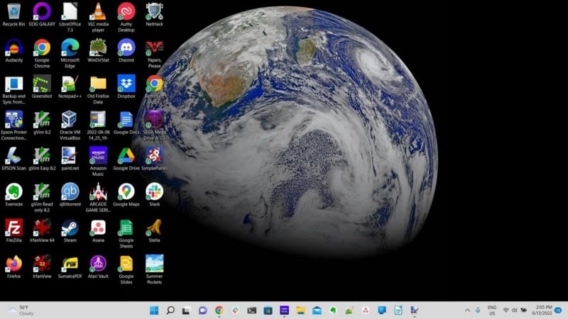 صورة لـ بعض الطرق التي يُشبه فيها Windows 11 لسطح مكتب Linux | 1f_-EH1O-n4MZ2T6TWvQaOA-DzTechs