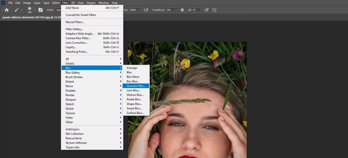 صورة لـ كيفية تنقيح البشرة باستخدام فصل التردد في Photoshop | 15JIUzxFVTVa4d9VGbESpdw-DzTechs