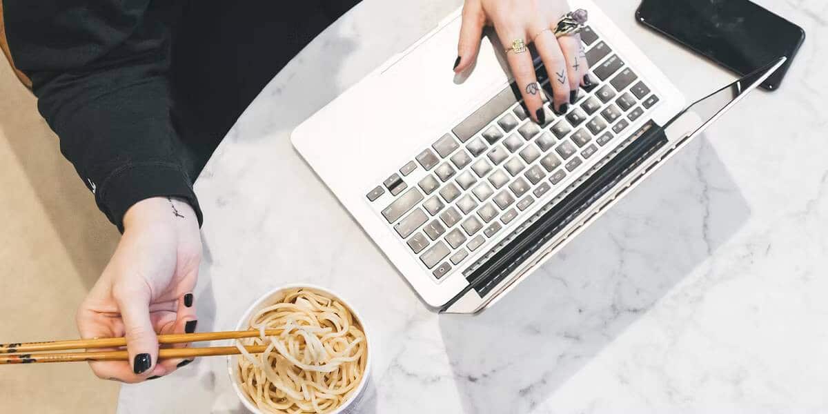 صورة لـ كيفية التغلب على العوامل الشائعة لقتل الإنتاجية في مكان العمل | 1N061sqr-uygqujgaZiKrHQ-DzTechs