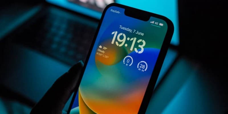 صورة لـ iPhone 14 مُزوّد بـ eSIM فقط: إليك ما يمكن أن يعنيه ذلك للمستقبل | 1b4vXRKhExOX4_SJxytxGAQ-DzTechs