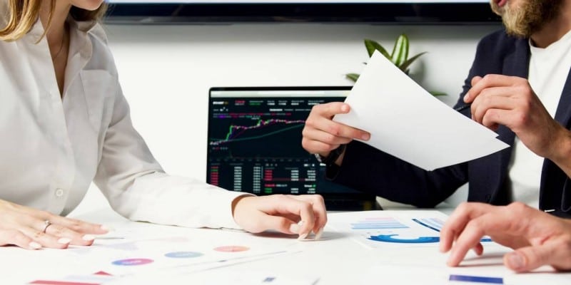 صورة لـ كيف تُصبح محلل أبحاث السوق: الدليل النهائي | 1xq2aWlQdbEv9davqpA_89A-DzTechs