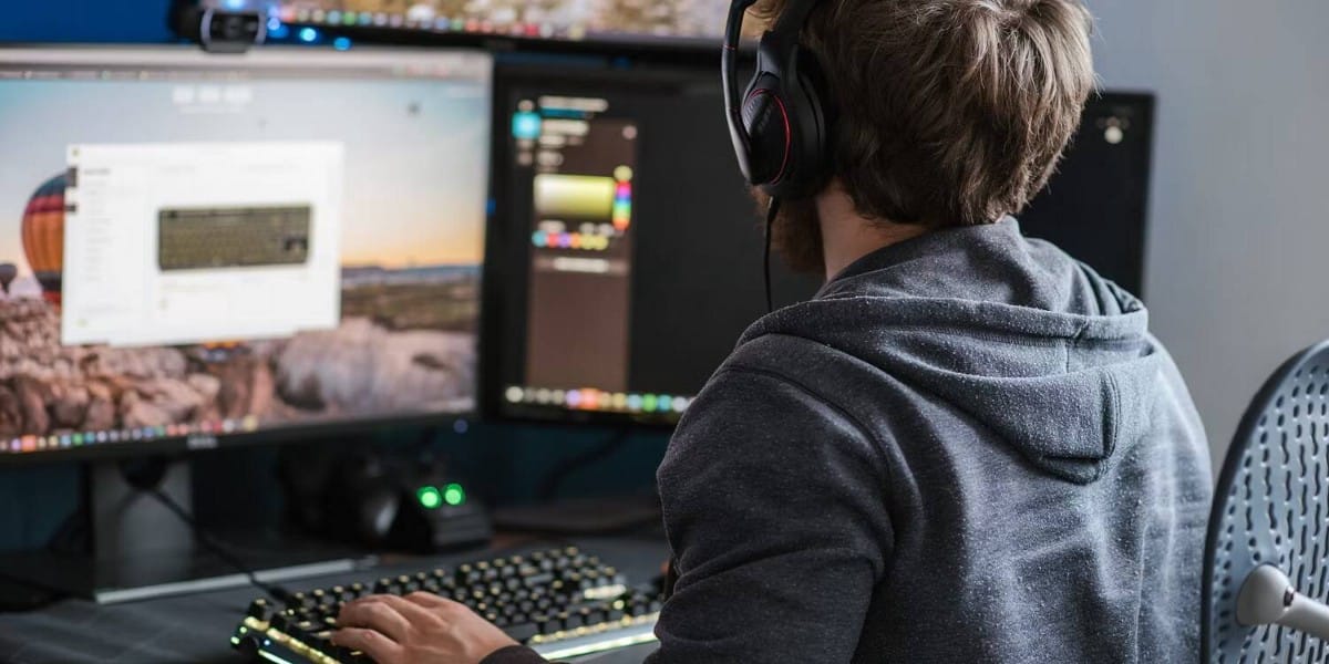 صورة لـ الأسباب التي تجعل الكمبيوتر المكتبي دائمًا أفضل من الكمبيوتر المحمول | 1hQo9Tc9T74vU4HnNb4zN5Q-DzTechs