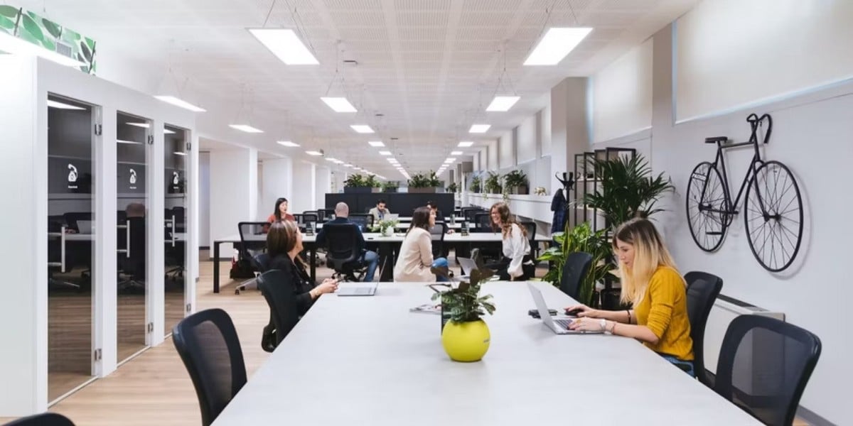 صورة لـ طرق التعامل مع الشعور بالوحدة عند العمل عن بُعد | 1Ey6IWGAFGUM_zmCrAjrEDA-DzTechs