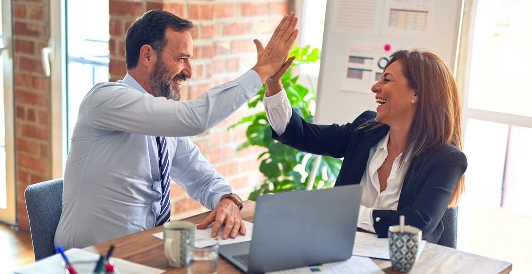 صورة لـ طرق التعامل مع الشعور بالوحدة عند العمل عن بُعد | 1wQnxmroEBEuGPvC0-uxcuA-DzTechs