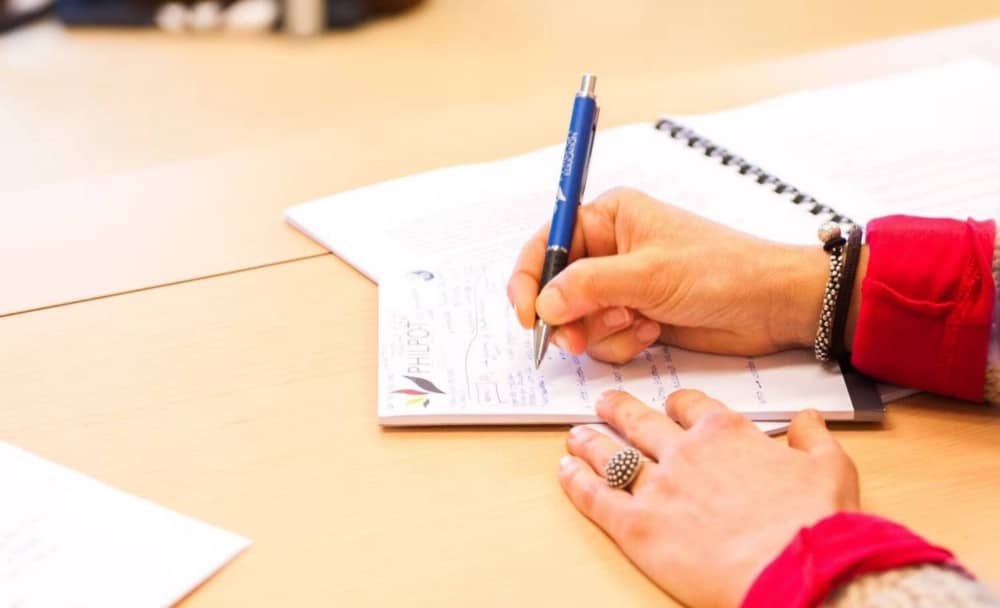 صورة لـ هل يجب عليك السماح للذكاء الاصطناعي باختيار اسم النطاق التالي؟ | 1_1Clk1SipuFDdaTx9YDruitg-DzTechs