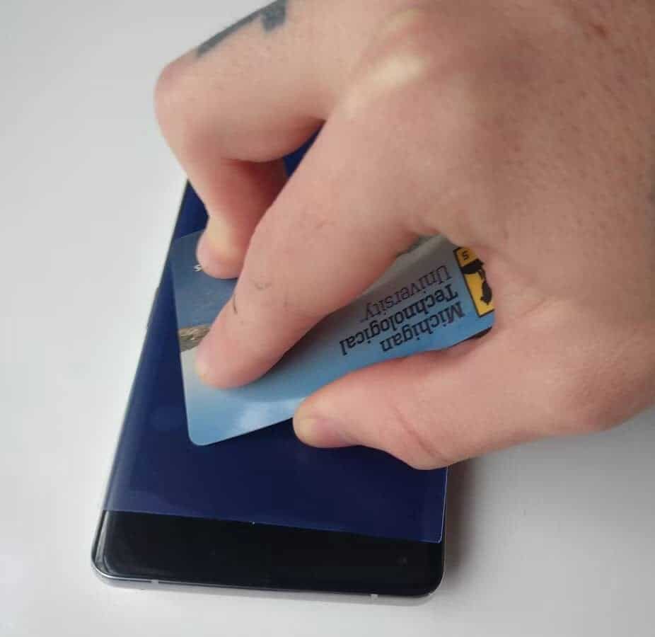 صورة لـ كيفية تركيب واقي الشاشة: أفضل الطرق | 1_CA7-7fk_MG0K23dCyaDPtg-min