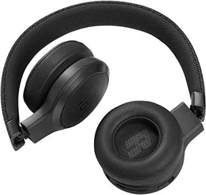 صورة لـ أفضل سماعات الرأس الرخيصة لإلغاء الضجيج | jbl-live-460nc-folded-view.avif_
