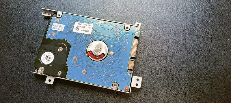 صورة لـ كيفية تركيب مُحرك SSD في كمبيوتر محمول لتحسين الأداء | 15MGks-BtWrZMdRAJyj6Aw-DzTechs