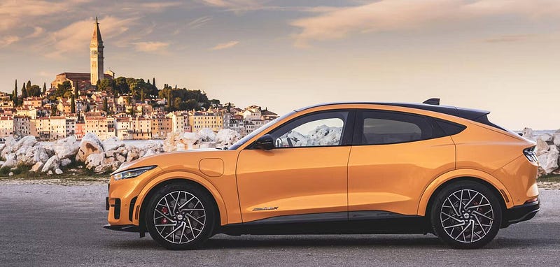 صورة لـ الطرق التي تجعل Mustang Mach-E أفضل من Tesla Model Y | 1oy9jYNiGw_exDZU9Q7jWsw-DzTechs