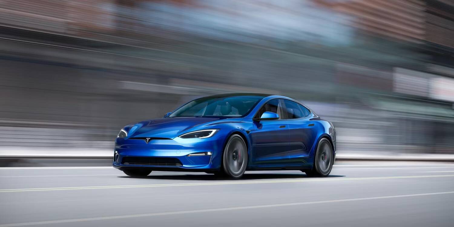 صورة لـ هل للسيارات الكهربائية زيت للتروس التفاضلية مثل السيارات التقليدية؟ | model-s-performance-hero-desktop-lhd-1