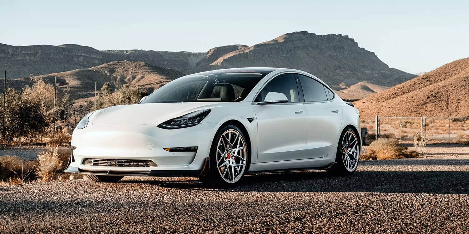 صورة لـ هل للسيارات الكهربائية زيت للتروس التفاضلية مثل السيارات التقليدية؟ | tesla-sideview-aftermarket-feat-image