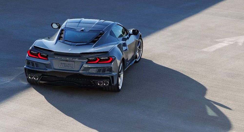 صورة لـ Chevrolet Corvette E-Ray: استكشاف هذه السيارة الرياضية الهجينة المُثيرة | 1KuTGtmqj_ou5Y67Z4OuUIQ-DzTechs