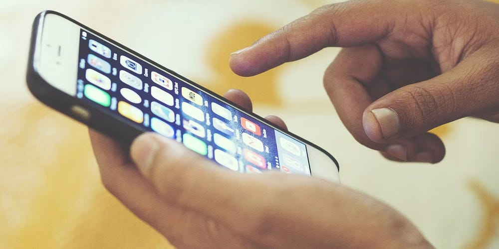 صورة لـ أكثر مشاكل شاشة الـ iPhone شيوعًا (وكيفية إصلاحها) | 1LkciyhzD_1jsjDOusf9BIg-DzTechs