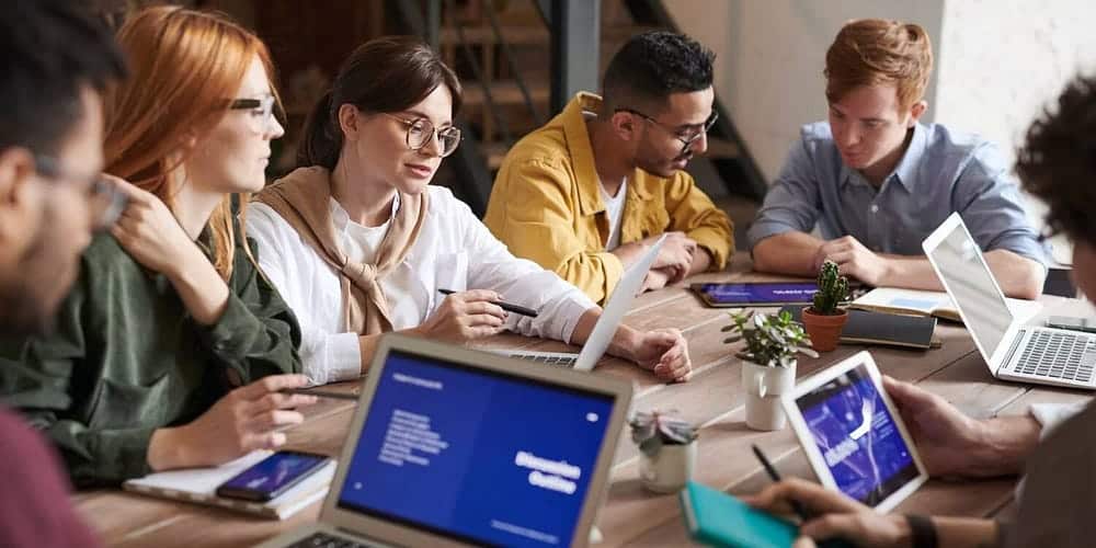 صورة لـ فوائد تعلم المهارات اللينة لمُتخصصي التكنولوجيا | 1QoE8gL486GIS70FaXpNK_w-DzTechs