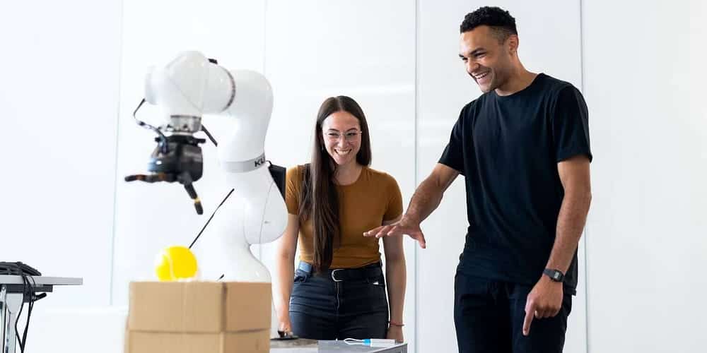 صورة لـ فوائد تعلم المهارات اللينة لمُتخصصي التكنولوجيا | 1YpXfllrjx9C5goL3XyTE7g-DzTechs