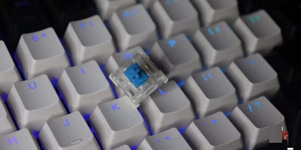 صورة لـ مُقارنة بين لوحة المفاتيح الميكانيكية بتأثير هول والبصرية: ما هي مفاتيح التي يجب أن تختارها؟ | 1_BZNH7jcBYY-ksdTABRVPcg-min