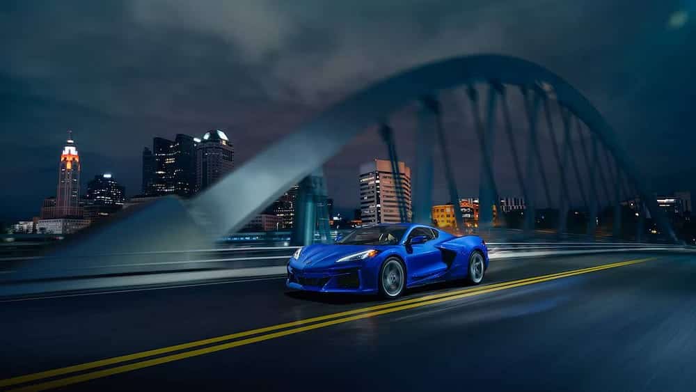 صورة لـ Chevrolet Corvette E-Ray: استكشاف هذه السيارة الرياضية الهجينة المُثيرة | 1ko-uyqTMaSt0oeqfHZVkYw-DzTechs