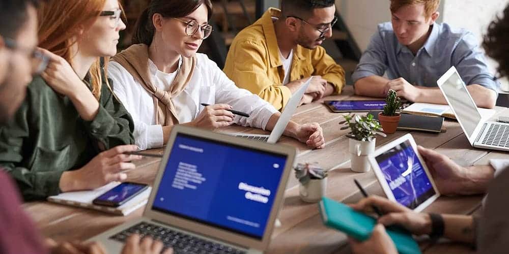 صورة لـ مُقارنة بين العمل التقليدي والعمل الحر: أيهما أفضل اختيار مهني؟ | 15nDw83EMO4cn73nh8W-5dg-DzTechs