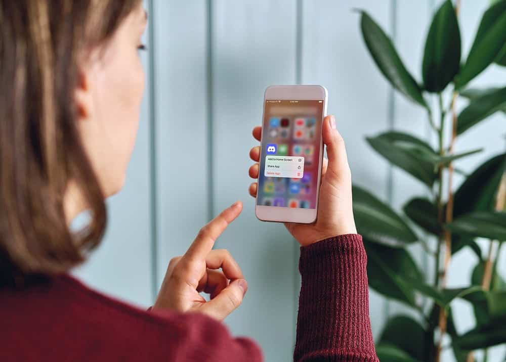 صورة لـ كيفية نقل التطبيقات من مكتبة التطبيقات إلى الشاشة الرئيسية على الـ iPhone | 1745rtoXJKZIYM0BkTZJGrg-DzTechs