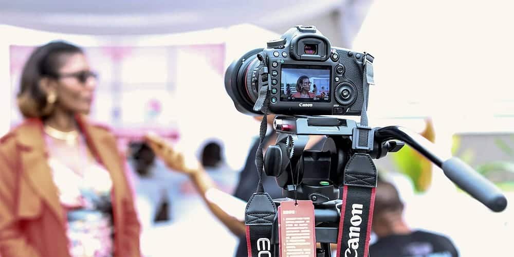 صورة لـ مُقارنة بين تصوير مقاطع الفيديو بمعدل 24 و 30 و 60 إطارًا في الثانية: الإيجابيات والسلبيات | 1E7ynHscDMKIzmlIbMpH0lw-DzTechs