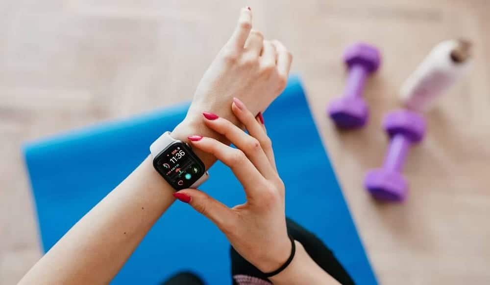 صورة لـ فوائد استخدام الذكاء الاصطناعي في الأجهزة القابلة للارتداء وأجهزة إنترنت الأشياء | 1EOlGXv75gMjm4tWiW_uA-g-DzTechs