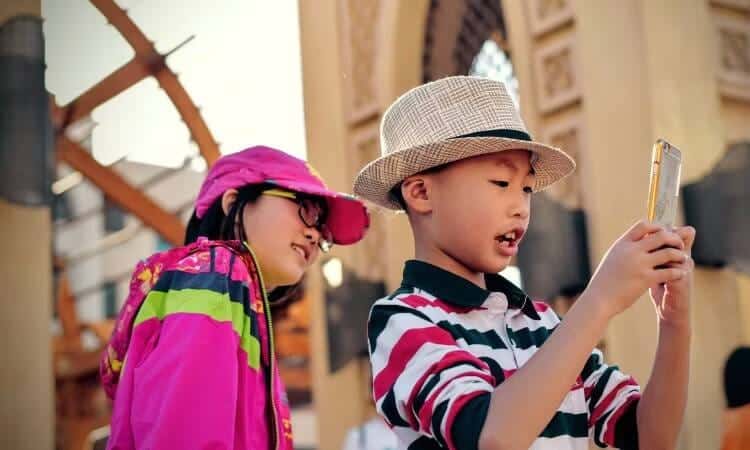 صورة لـ هل تقوم بإعداد أول هاتف لطفلك؟ نصائح للحفاظ على أمانه | 1LTDlF0U2u2eU_RoQmy4M4w-DzTechs