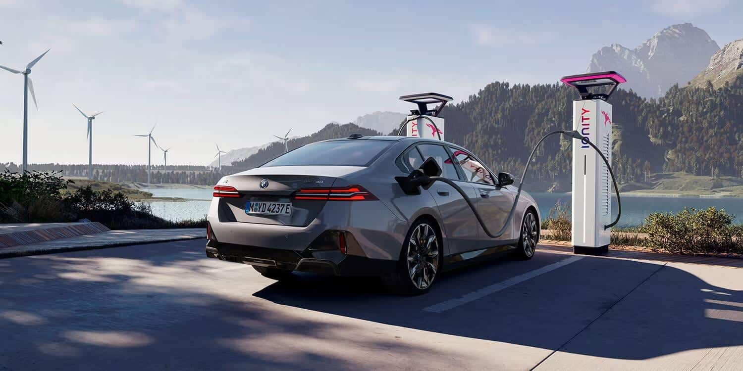 صورة لـ تغييرات مُهمة في سيارة BMW 2023 الفئة 5 تُغيِّر الصيغة التقليدية | 1YTLzRU__RBISOrJxjW5MDQ-DzTechs