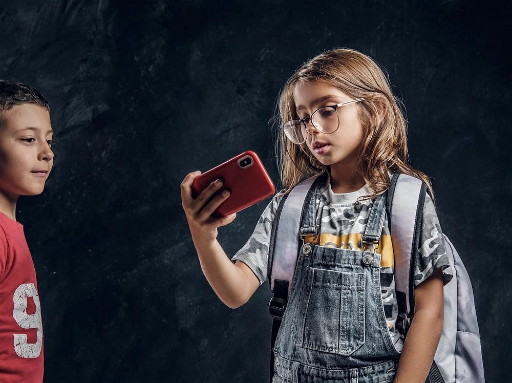 صورة لـ هل تقوم بإعداد أول هاتف لطفلك؟ نصائح للحفاظ على أمانه | 1dVoSEG0OzndJPRlEP7pugQ-DzTechs