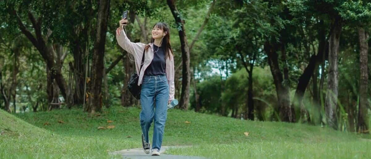 صورة لـ ما هي لقطات A-Roll؟ وكيف يُمكن لمستخدمي YouTube استخدامها بفعاليَّة | 11UMX5fCgcYIwEzhcdnKyFQ-DzTechs