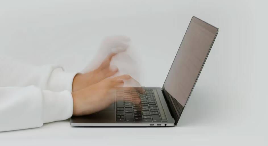 صورة لـ مزايا وعيوب استخدام تطبيقات الإملاء لتحويل الكلام إلى نص | 17UDn7Z8eNVVwyQKmj6OaCw-DzTechs