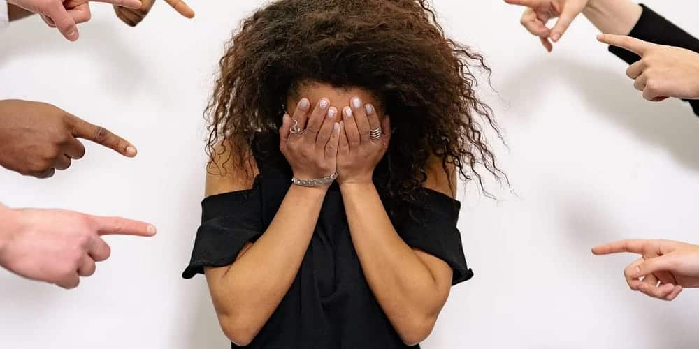 صورة لـ لماذا يُخطئ الآباء في استخدام أطفالهم كمُحتوى | 1HeJ9cME0R8JCBJv1rqwNHw-DzTechs