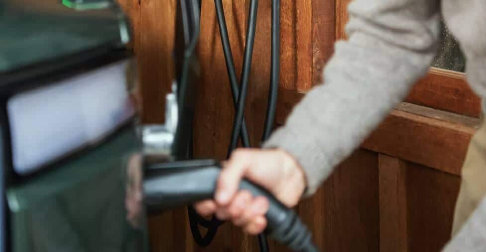 صورة لـ الميزات التي تجعل من Rivian R1T السيارة الكهربائية المثالية لأي مغامرة جبلية | 1NWIh1Tz2lnelCt-8k3fzMw-DzTechs