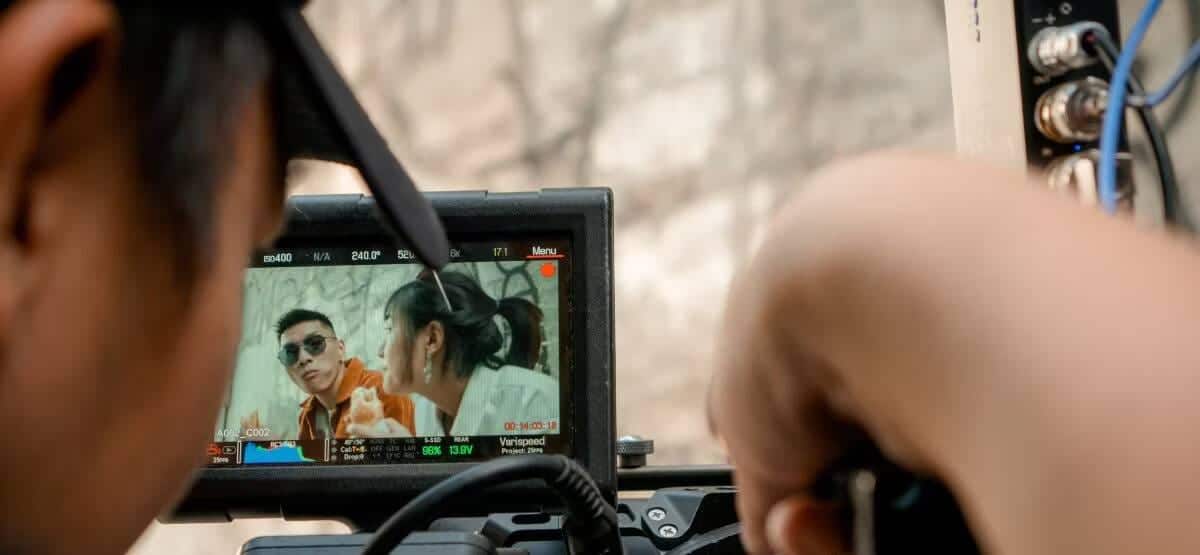 صورة لـ ما هي لقطات A-Roll؟ وكيف يُمكن لمستخدمي YouTube استخدامها بفعاليَّة | 1T3PSWTZKzIoyOVsxQcKehw-DzTechs