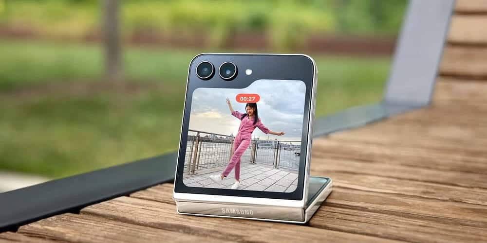 صورة لـ مُقارنة بين Galaxy Z Flip 5 و Galaxy S23 من Samsung: هل يجب عليك التبديل إلى هاتف قابل للطي؟ | 1YsOMlEwApDnqt1JOGZRjwA-DzTechs