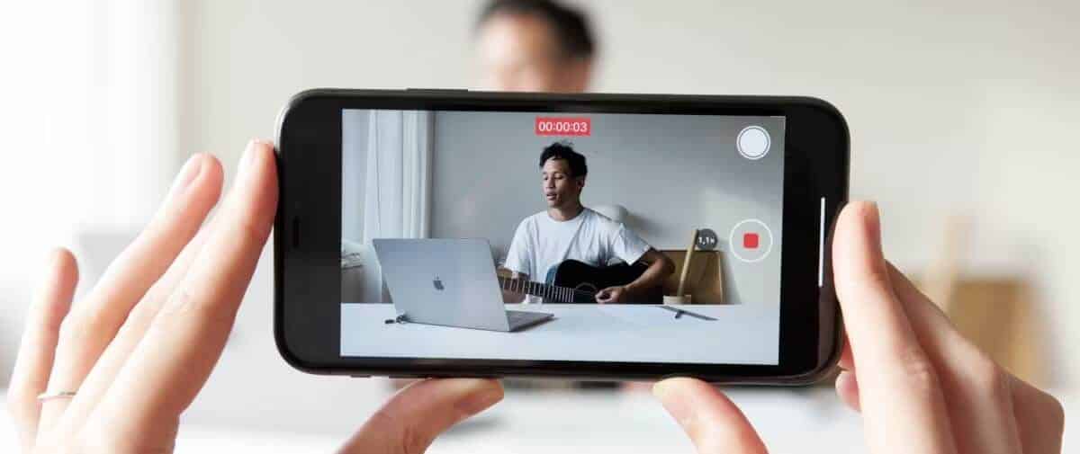 صورة لـ ما هي لقطات A-Roll؟ وكيف يُمكن لمستخدمي YouTube استخدامها بفعاليَّة | 1kGcXZolhQ5dG0c28xEySKg-DzTechs