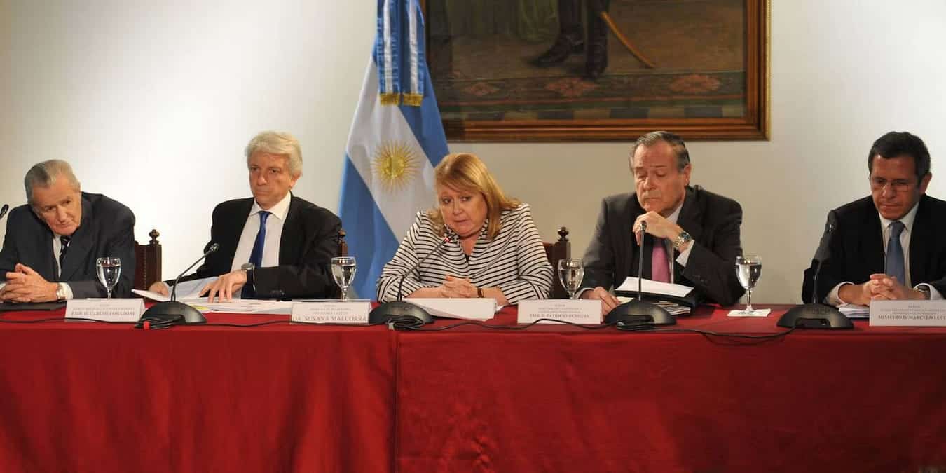 صورة لـ الطرق التي تضر بها تقنيات الذكاء الاصطناعي بالتوازن البيئي | 1DlywMlltDYVJ8_L2BLWyRg-DzTechs