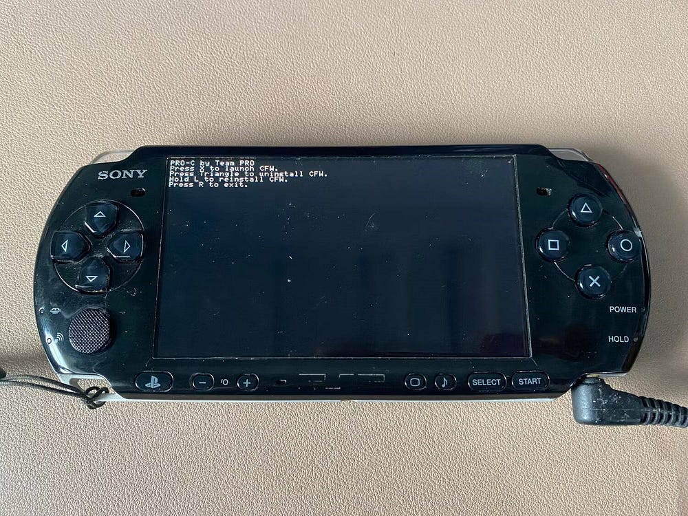 صورة لـ كيفية تحويل PSP إلى محاكي لتشغيل ألعاب Game Boy | 1a-NB71qBNa3Pn_TJjPpSNA-DzTechs