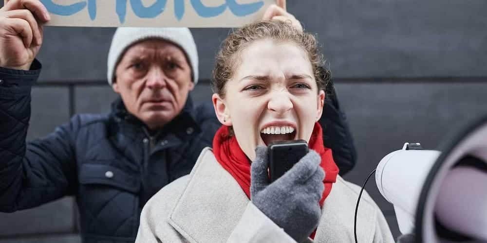 صورة لـ ما الذي قد يُؤدي إلى حظرك على Twitch؟ دليل شامل للسلوكيات التي يجب تجنبها | 1ew4_6uoMPpALcx1CWpWA2Q-DzTechs