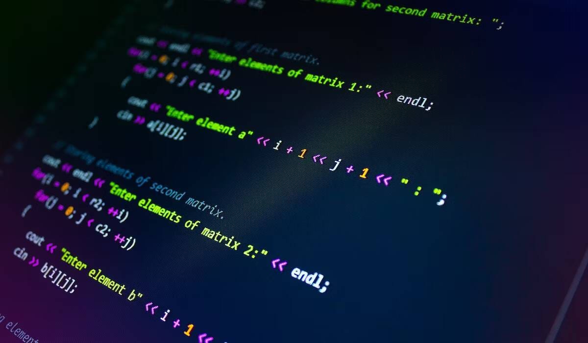 صورة لـ استكشاف أفضل لغات البرمجة لتطوير تطبيقات الذكاء الاصطناعي | 198-Kr-sRwT-cPc2wllAquw-DzTechs