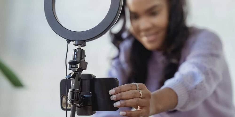 صورة لـ تعزيز هوية علامتك التجارية عن طريق إضافة علامة مائية إلى مقاطع الفيديو التي تُشاركها | 1gBrnTHQQNS-kvjXhbfjkgg-DzTechs